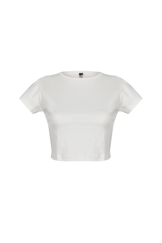 Cropped t-shirt for women in 100% cotton, tight fit, stylish and comfortable, perfect for casual wear and layering, available in various sizes, made in Bali, trendy women's fashion.