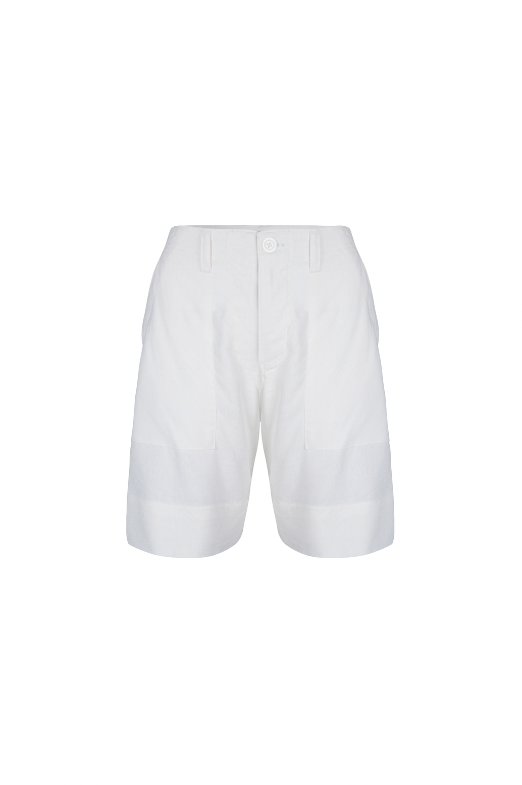White Chloe shorts: high-waisted, made of 70% rayon and 30% linen. Hand-made in Bali.
