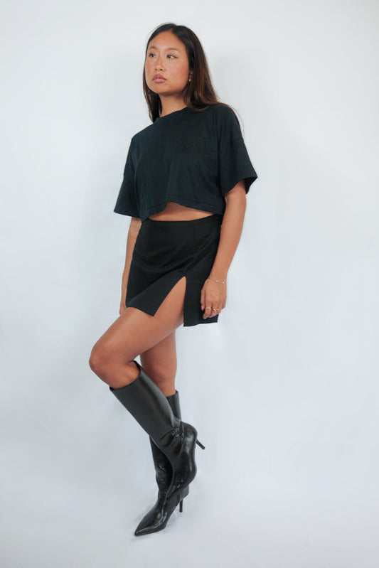 Model wearing linnen skort dames grijs