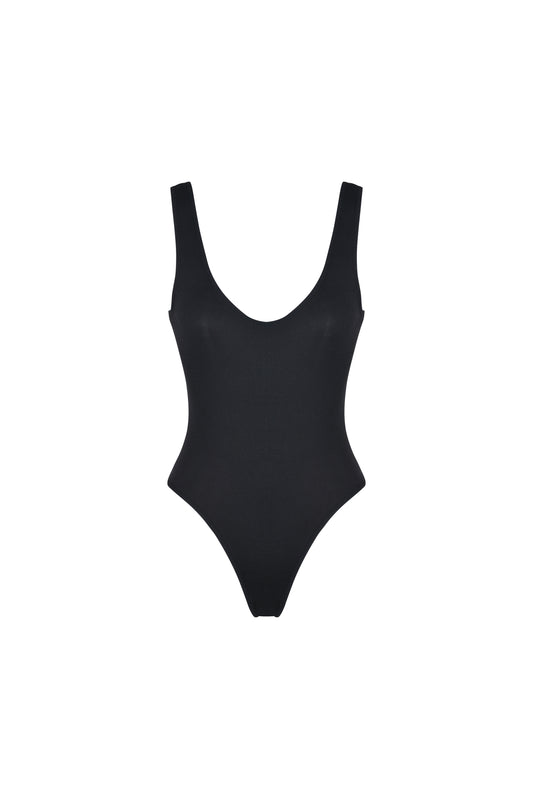 White ribbed SESE body shown on a model from the side